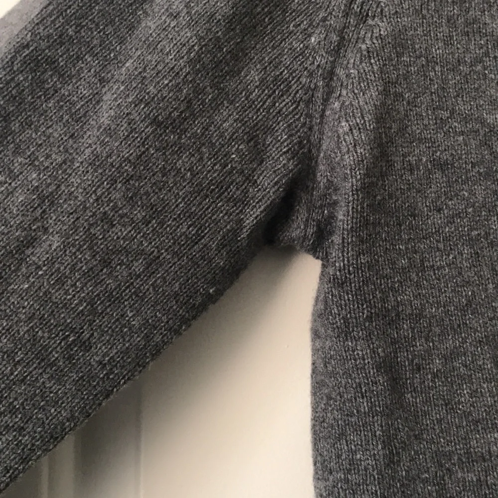 Men’s Paolo Mondo gray merino wool/cashmere v neck sweater, large